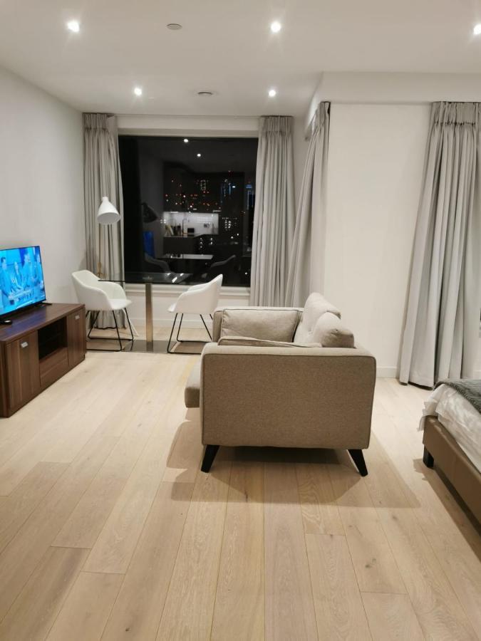 Comfy 1 Bed Studio 1 Minute From Train Station Appartement Londen Buitenkant foto
